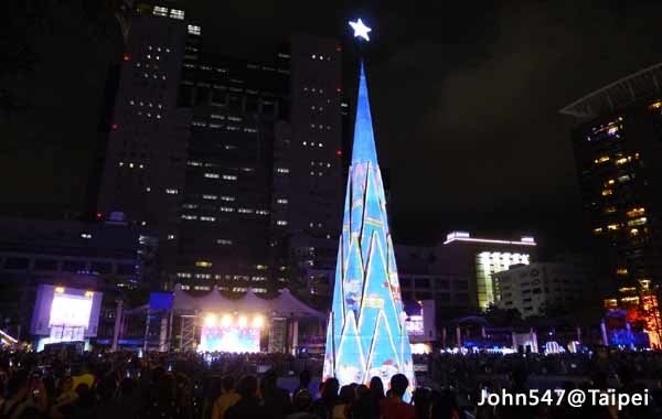 Taipei Travel Guide- Taiwan Christmas Town 2015 in New Taipei City Hall1.jpg