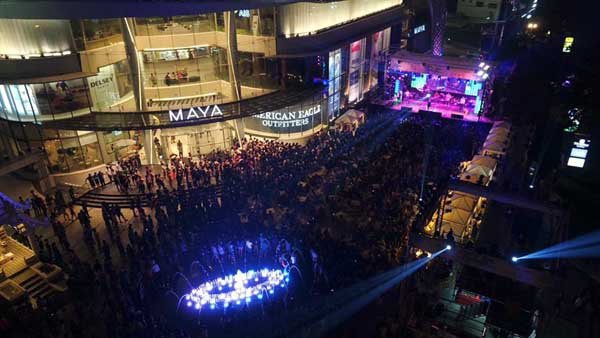 MAYA Chiang Mai Songkran Singhalight 16.04.2016.jpg