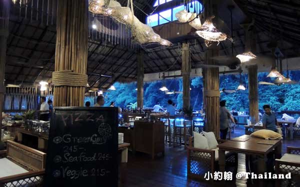 Floathouse River Kwai Resort dinner.jpg