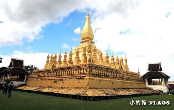 Pha That Luang Stupa Vientiane Laos塔鑾寺.jpg