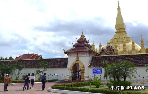 Pha That Luang Stupa Vientiane Laos塔鑾寺4.jpg