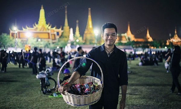 Grand Palace mourning for His Majesty King Bhumibol Adulyadej1.jpg