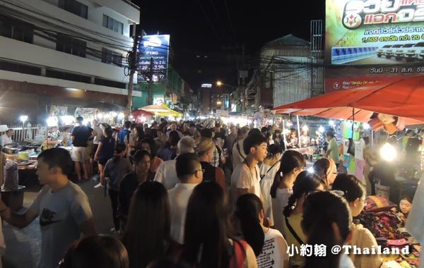 Chiangmai WuaLai Walking Street Night Market1.jpg