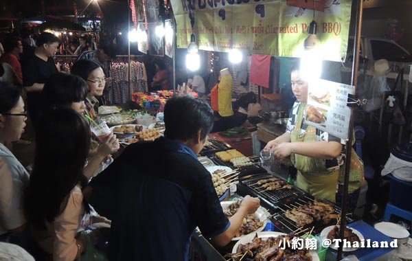 Chiangmai WuaLai Walking Street Night Market14.jpg