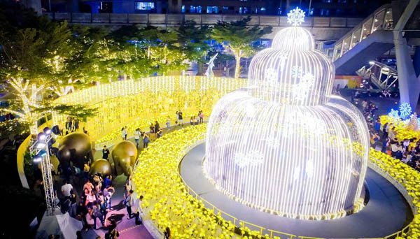 Bangkok Countdown 2017 Central World.jpg