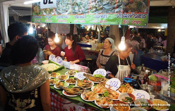 Rayong Banphe night market seafood1.jpg