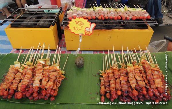 Rayong Banphe night market BBQ.jpg