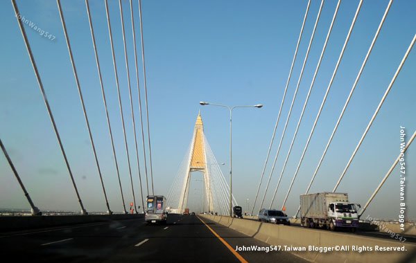 Kanchanaphisek Bridge Chao Phraya river Samut Prakan2.jpg