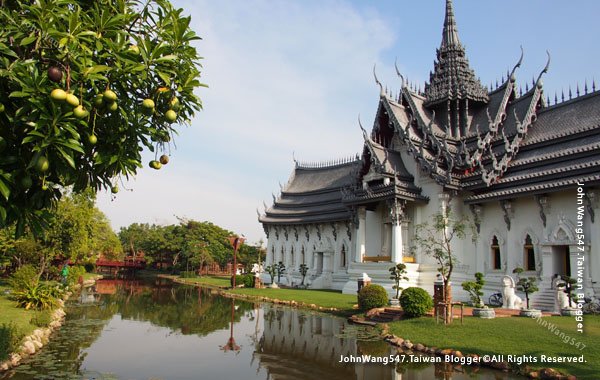 The Ancient City-Sanphet Prasat Palace, Ayuthaya.jpg