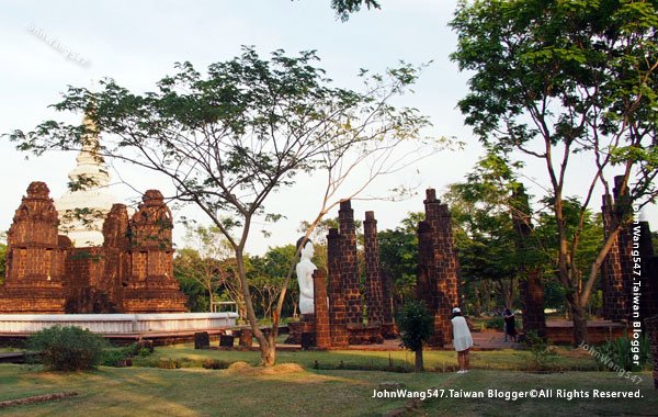 Ancient City-The Main Chedi of Wat Maha That, Sukhothai.jpg