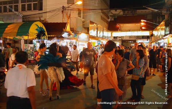 Chiang Mai Night Bazaar-Anusarn Market2.jpg