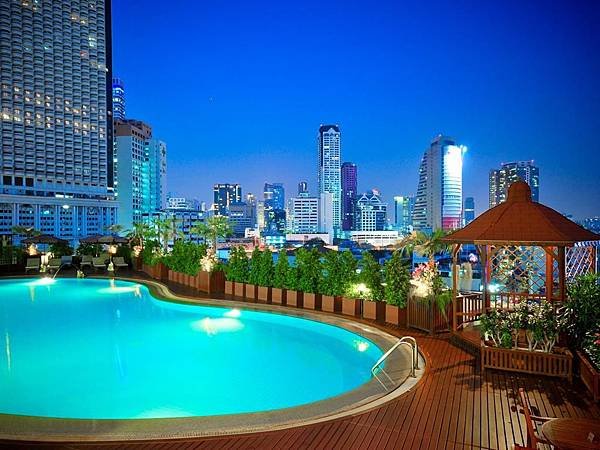 Centre Point Silom Hotel pool