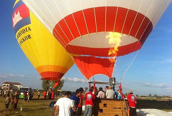 Angkor Hot Air Balloon2.jpg