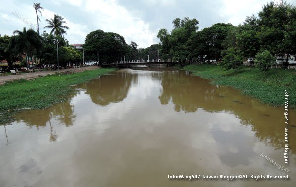 Siem Reap river.jpg