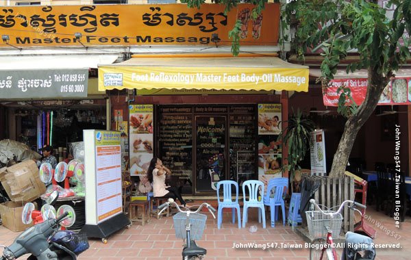 Angkor Siem Reap Market massage shop.jpg