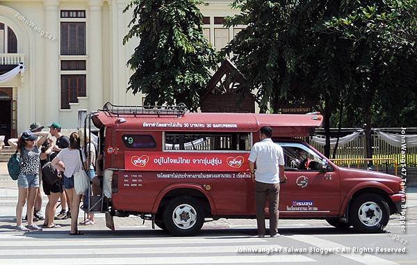 紅色雙條車Songthaew30Baht