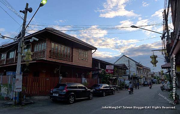 Kad Kong Ta Walking Street Market Lampang Thanon Talat Gao3.jpg