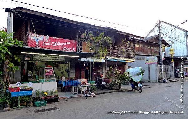 Kad Kong Ta Walking Street Market Lampang Thanon Talat Gao5.jpg