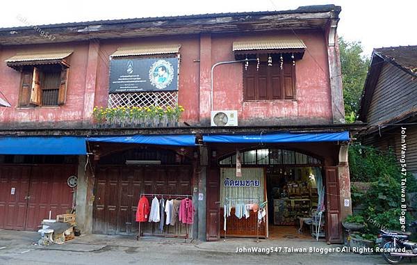 Kad Kong Ta Walking Street Market Lampang Thanon Talat Gao11.jpg