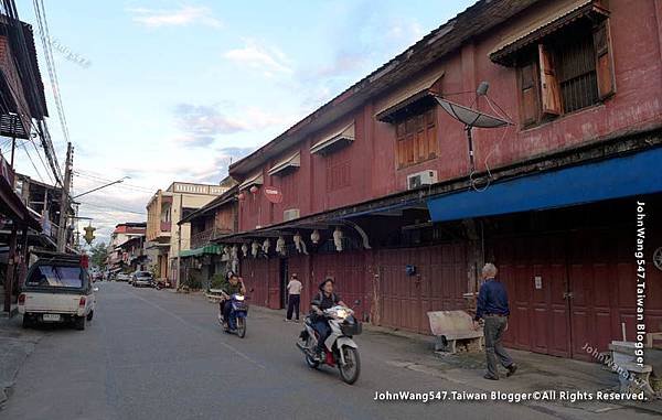 Kad Kong Ta Walking Street Market Lampang Thanon Talat Gao12.jpg