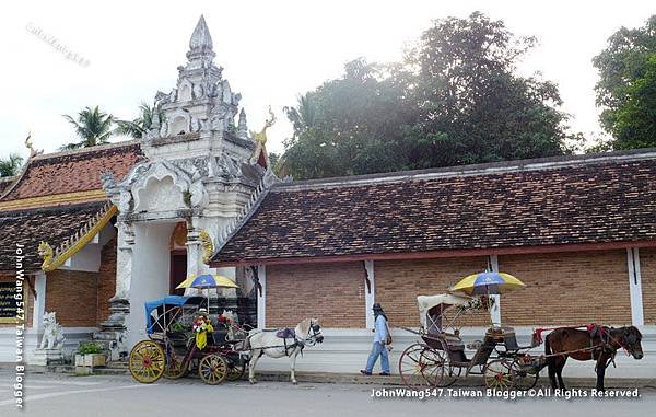 Wat Phra That Lampang Luang Lampang Horse Carriage2.jpg