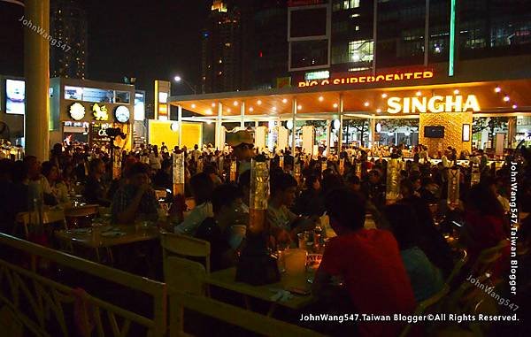 CentralWorld Christmas Town Singha  Beer.jpg