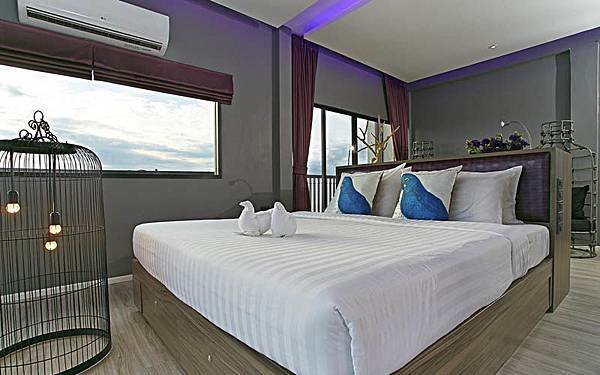 Tweet Tweet Nest Pattaya Hotel room.jpg