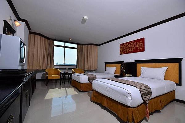 Pattaya Centre Hotel room2.jpg