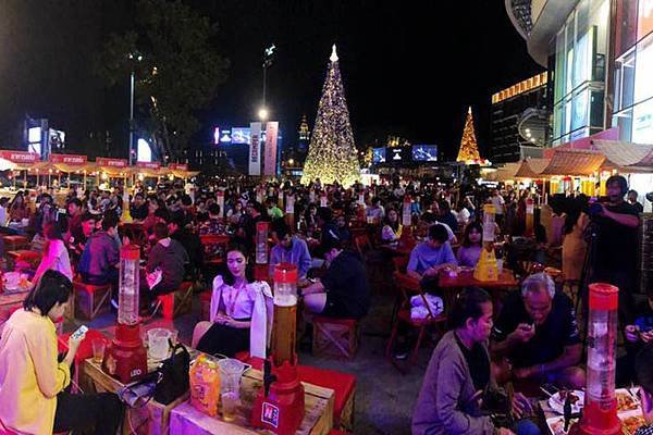 MAYA Chiangmai new year countdown1.jpg