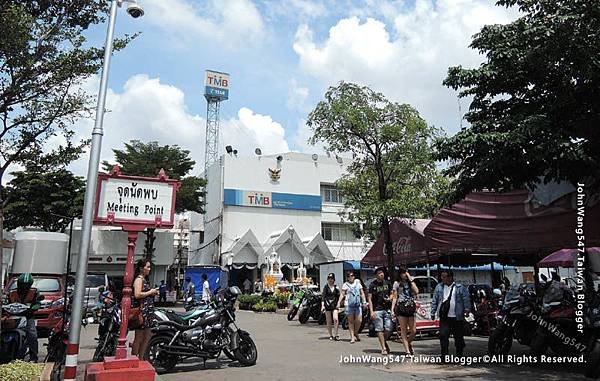 Chatuchak weekend market meeting ponit