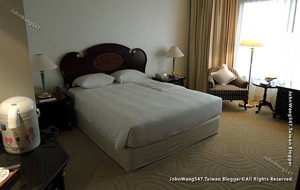 Evergreen Laurel Hotel Sathorn Bangkok room.jpg