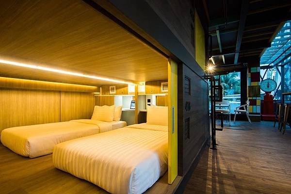 Nonze Hostel Pattaya Beach room.jpg