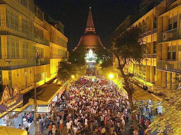 Bangkok Swing Dancing at Phra Pathom Chedi