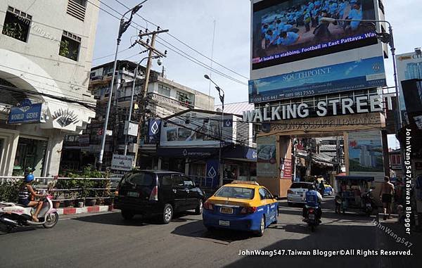 Pattaya walking street entrance.jpg