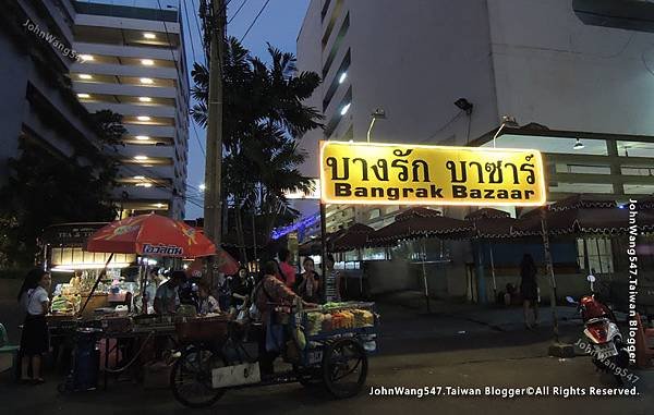 Bangrak Bazaar Robinson Saphan Taksin.jpg