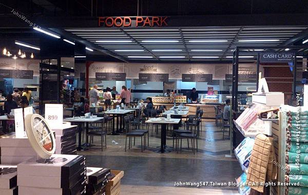 Robinson Saphan Taksin food park.jpg