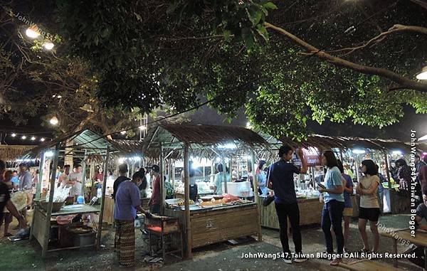 Ayutthaya World Wai Kru Muay Thai night market.jpg