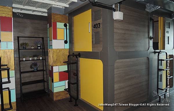 Nonze Hostel Pattaya Beach room.jpg