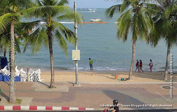 Nonze Hostel Pattaya Beach view2.jpg
