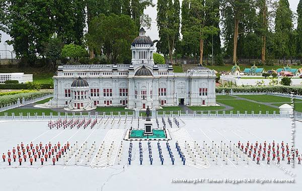 Mini Siam Pattaya-Ananta Samakhom Throne Hall.jpg