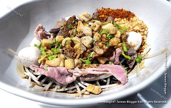 Greyhound Cafe Yum Thai Steak Salad.jpg