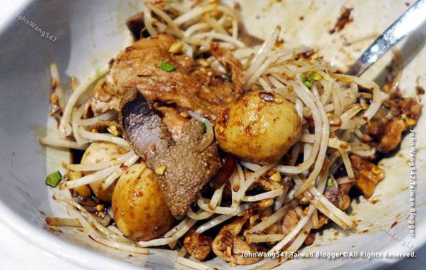 Greyhound Cafe Yum Thai Steak Salad2.jpg