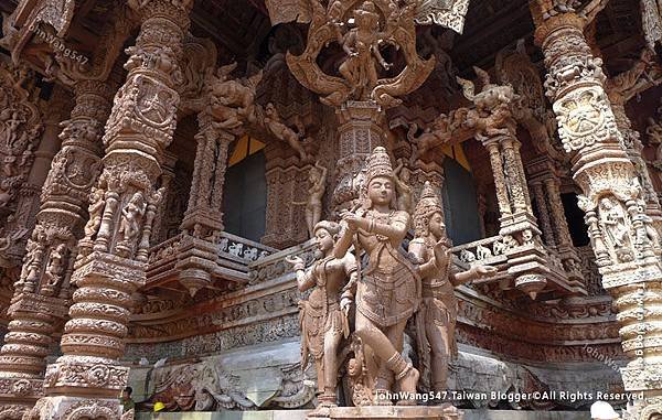 Sanctuary of Truth Pattaya wood temple3.jpg