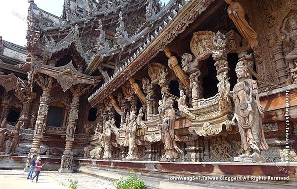 Sanctuary of Truth Pattaya wood temple4.jpg