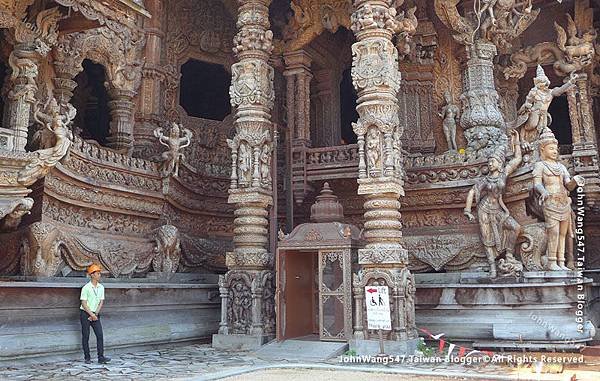 Sanctuary of Truth Pattaya wood temple6.jpg