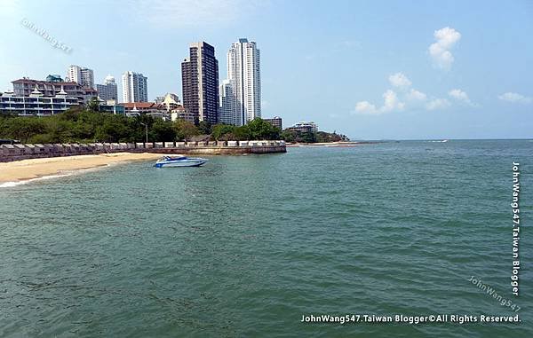 Sanctuary of Truth Pattaya beach.jpg