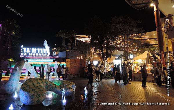 Tha Maharaj Night Market.jpg