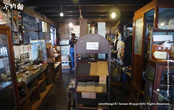 Baan Silapin Artist&apos;s House gift shop.jpg