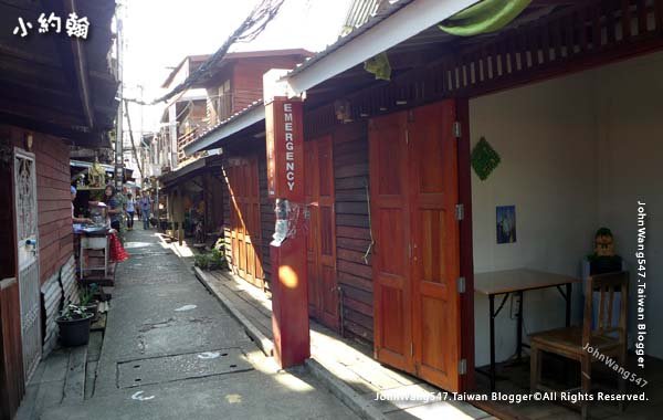 Baan Silapin Artist&apos;s House floating market8.jpg