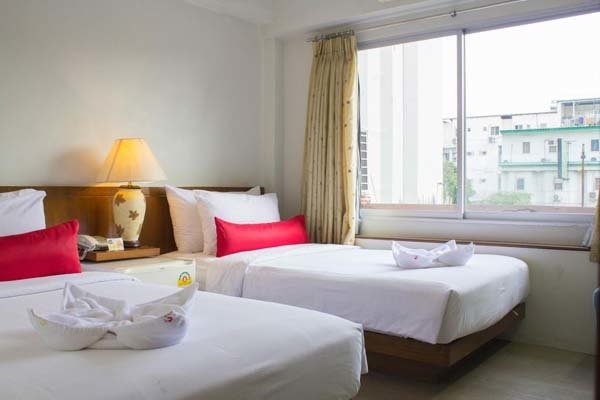 Villa Cha-Cha Banglumphu Hotel room1.jpg